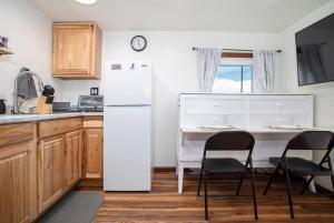 Kuchyň nebo kuchyňský kout v ubytování CB Cozy Alaskan Getaway Minutes from Downtown