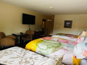 Postel nebo postele na pokoji v ubytování Fundy Line Motel