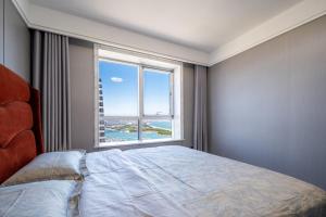 Postel nebo postele na pokoji v ubytování Cloud & Sea Boutique Apartment