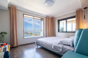 Postel nebo postele na pokoji v ubytování Cloud & Sea Boutique Apartment