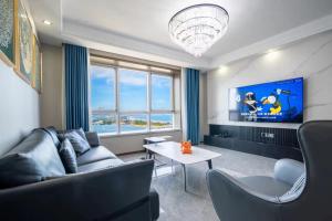 TV a/nebo společenská místnost v ubytování Cloud & Sea Boutique Apartment