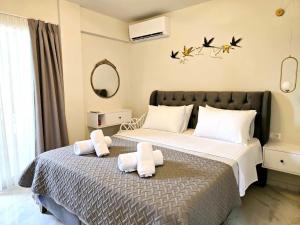 เตียงในห้องที่ Luxury Villa Anna Marittima