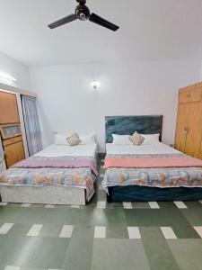 Postel nebo postele na pokoji v ubytování Shivansh stays