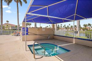 Πισίνα στο ή κοντά στο St Pete Isla Vista Verde E 4-229 New Kitchen