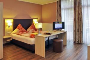 Postel nebo postele na pokoji v ubytování Hotel Rheinkönig