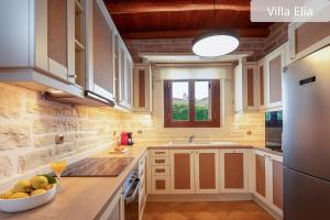 Kuchyň nebo kuchyňský kout v ubytování Atsipopoulo Villas