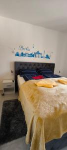 Postel nebo postele na pokoji v ubytování Apartman Berlin Sokobanja