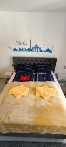 Postel nebo postele na pokoji v ubytování Apartman Berlin Sokobanja