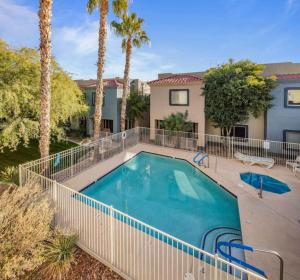 Hồ bơi trong/gần Luxury 3 Bedroom Office Den Condo Fountain Hills