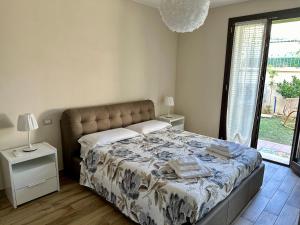 a bedroom with a bed and a large window at Appartamento Relax nelle Vicinanze delle Terme in Monsummano