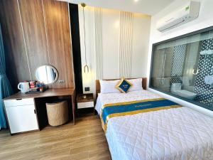 Postel nebo postele na pokoji v ubytování Phi Hùng Hotel