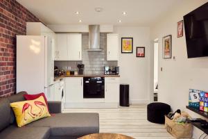 Η κουζίνα ή μικρή κουζίνα στο New Flat with PAC-MANIA & FREE PARKING