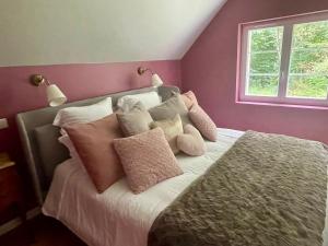 Postel nebo postele na pokoji v ubytování Villa Trianon Gîte 5 étoiles avec spa privé forêt Villandry + 45 fotografií