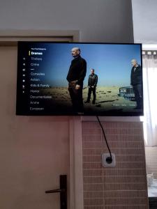 Μια τηλεόραση ή/και κέντρο ψυχαγωγίας στο M&M Drvar