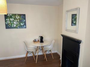 a small table and chairs in a room at Rainbow in London