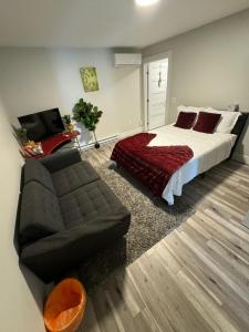 Postel nebo postele na pokoji v ubytování Choicest Cozy Stay