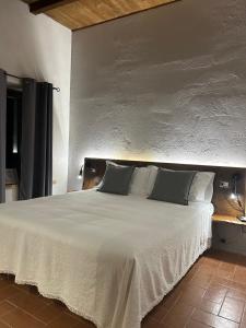เตียงในห้องที่ L’Antica Tenuta