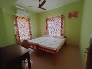 Postel nebo postele na pokoji v ubytování SEVENSTAR RESIDENCY