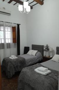 Ένα ή περισσότερα κρεβάτια σε δωμάτιο στο Casa en el centro LA Rioja +8 φωτογραφίες