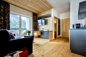 A kitchen or kitchenette at Hotel Venetblick