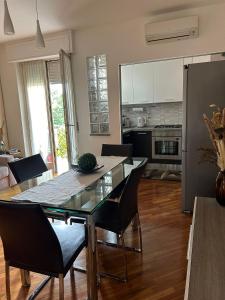 a kitchen and dining room with a table and chairs at LA CASA DI AMBRA in Limbiate