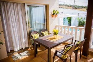 a dining room with a table and chairs on a balcony at La Casa de Leo in Garachico