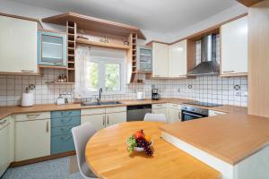 Kuchyň nebo kuchyňský kout v ubytování Ocean Apartment