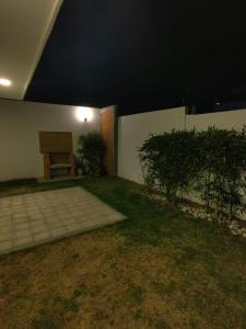 a house with a piano in the corner of a yard at Casa vacacional, en pueblo mágico Cholula in Cholula