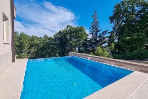Bazén v ubytování Guest House Manuela nebo v jeho okolí