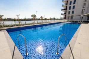 Galería fotográfica de Cozy Retreat At Waters Edge, By Voyage en Abu Dabi