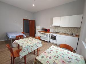 Kuchyň nebo kuchyňský kout v ubytování Casa nel borgo di Capraia