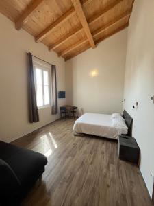 Postel nebo postele na pokoji v ubytování Casa nel borgo di Capraia