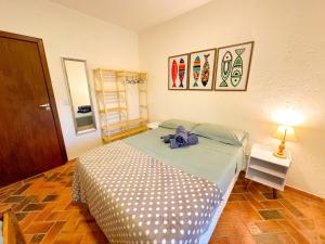 a bedroom with a bed with a blue towel on it at Apto estilo casa em condomínio com piscina na beira da praia in Florianópolis +24 photos