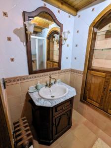 a bathroom with a sink and a mirror at O Val de Vilaboa in Bóveda