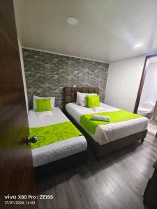 Postel nebo postele na pokoji v ubytování Hotel Kristal Ferial