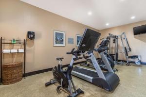 Fitness centrum a/nebo fitness zařízení v ubytování Best Western Plus Lytle Inn and Suites