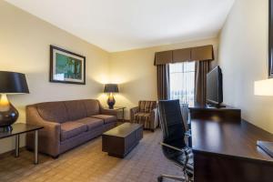 Posezení v ubytování Best Western Plus Lytle Inn and Suites