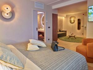 Postel nebo postele na pokoji v ubytování Best Western Plus Metz Technopole