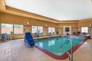 Bazén v ubytování Best Western Plus Lytle Inn and Suites nebo v jeho okolí