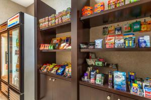 Supermarket nebo jiné obchody v  hotelu nebo okolí