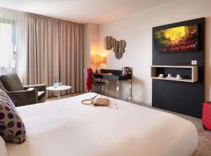Postel nebo postele na pokoji v ubytování Best Western Plus Metz Technopole