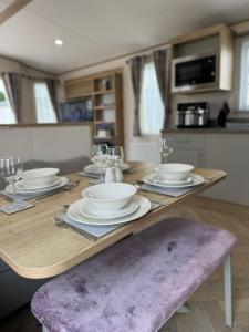 Imagen de la galería de Golden Palm Resort - The Blenheim Retreat - Coastal Caravan Breaks, en Chapel St. Leonards 21 fotos más