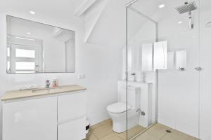 Koupelna v ubytování Sabia Beach House Vincentia - Family Fun - Beachfront + 15 fotografií