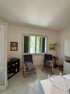 Μια τηλεόραση ή/και κέντρο ψυχαγωγίας στο Garofani 22