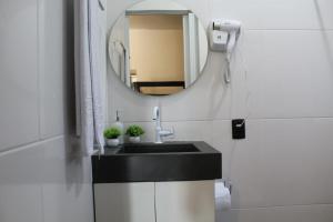 a bathroom with a sink and a mirror at casa com bela vista em Bragança Paulista in Bragança Paulista +53 photos