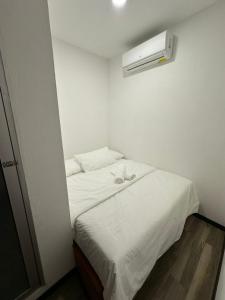 Postel nebo postele na pokoji v ubytování Lucky 88 Inn Serian