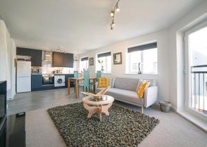 a living room with a couch and a table at 2 Bed Charming Corner Position Apartment in Kidlington