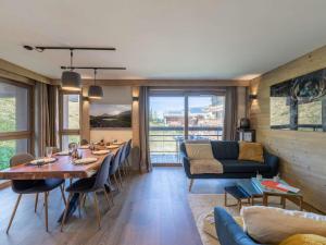 Ruang duduk di Appartement 8 pers, centre Courchevel, accès pistes, SPA, idéal familles - FR-1-631-203