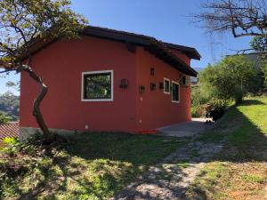 a view of the front of the house at Sossego e Boa Vista in Ilhabela