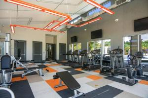 Fitness centrum a/nebo fitness zařízení v ubytování Sunshine Getaway: Stylish Home in Orlando